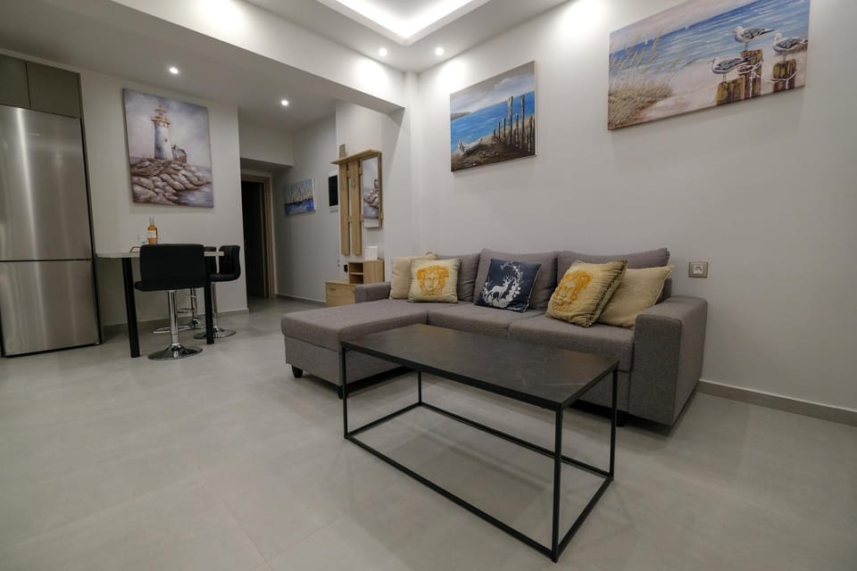 Night, TV and multimedia, Living room, Dining area, kitchen, air conditioner