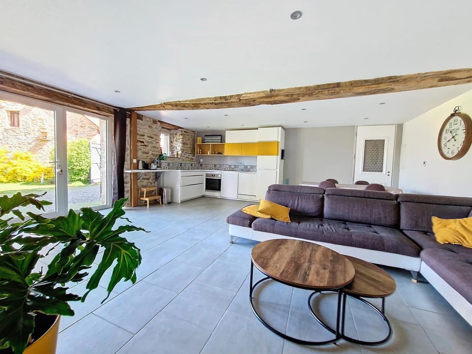 Bergerie Rénovée, SPA - SAUNA , Proche des Lacs, Sentiers Pédestres House in Auvergne-Rhône-Alpes