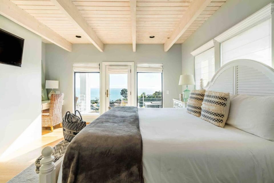 Summer Beach House House in Summerland