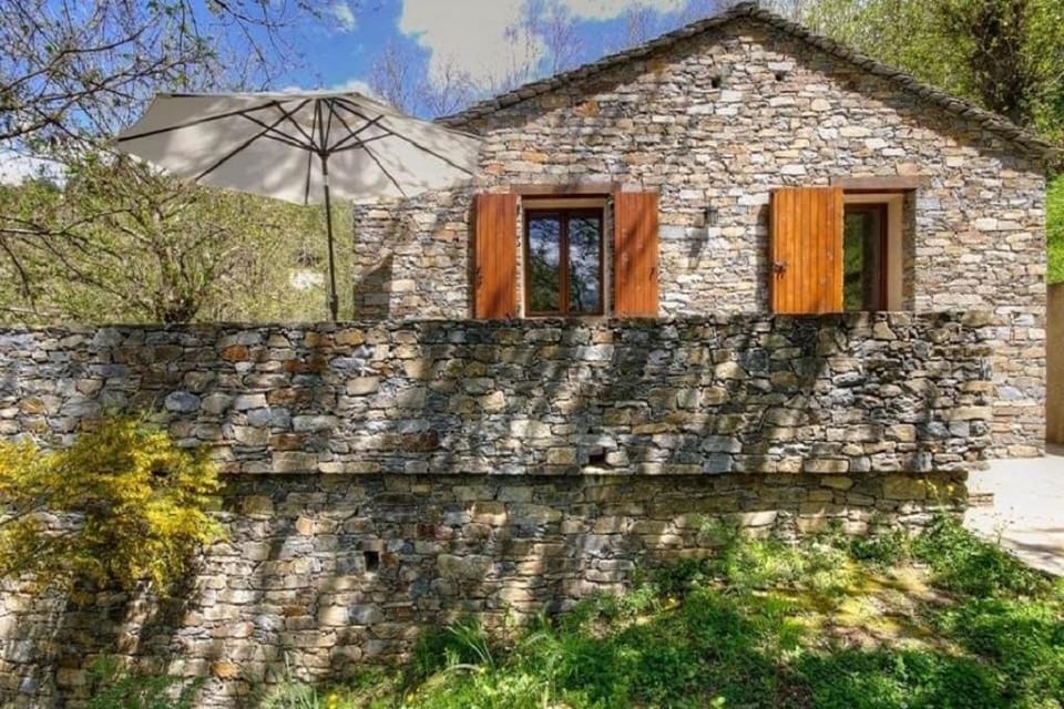HAUTE CORSE CENTRE CORSE CASTAGNICCIA Gîte de PETRERA 1 CASABIANCA House in Corsica