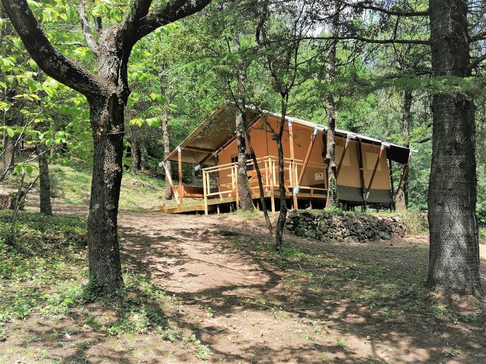 Tente RENARD 5 PERSONNES CAMPING LOU CANTOU CEVENOL Campground/ 
RV Resort in Anduze