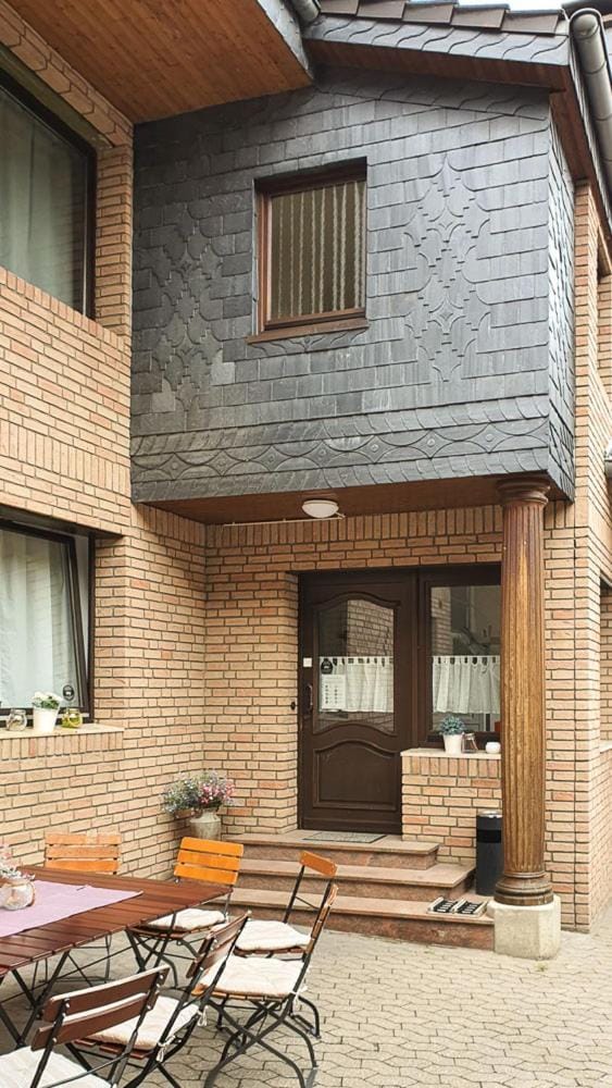 Facade/entrance