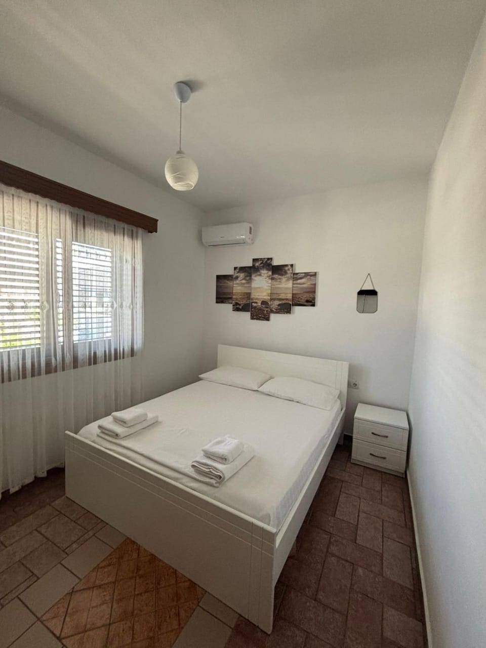 Bed, Photo of the whole room, Bedroom, towels, air conditioner