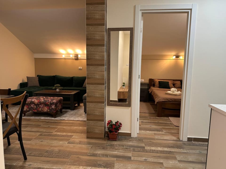 Bed, Living room, Photo of the whole room, Seating area, Bedroom