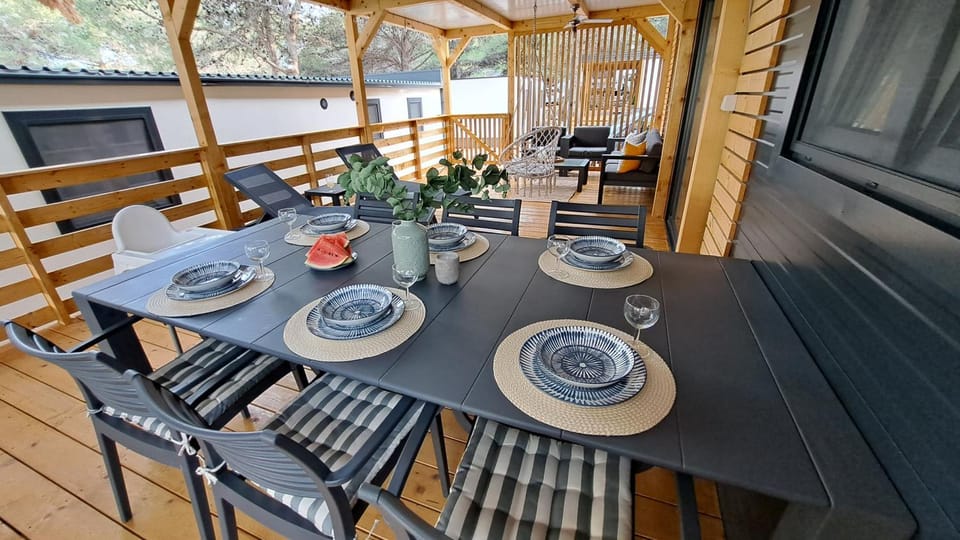 Balcony/Terrace, Food and drinks, Dining area