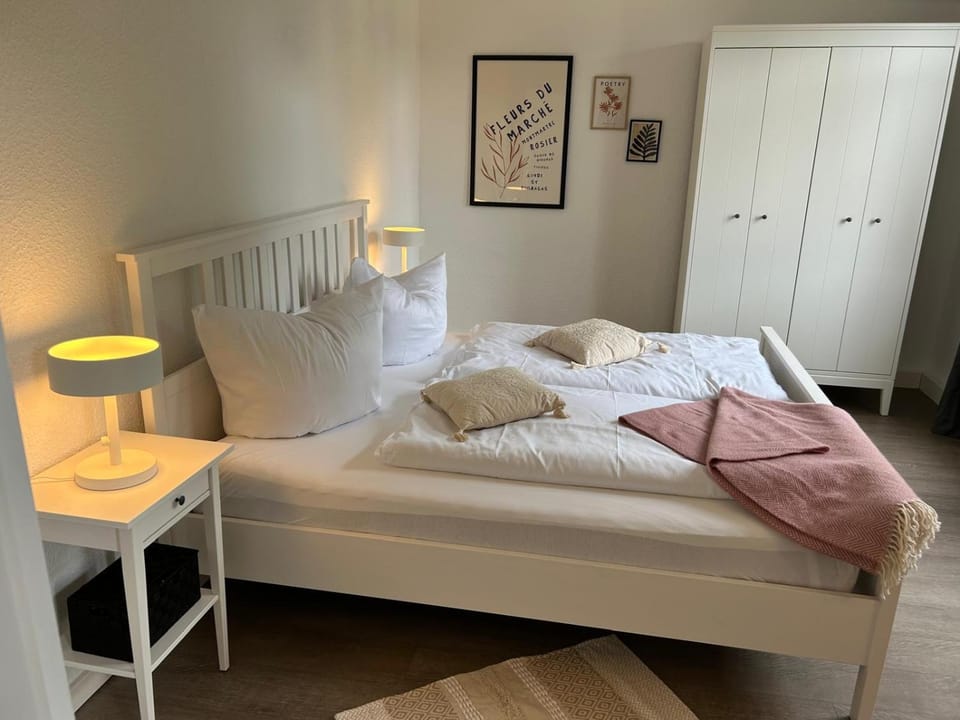 Bed, Photo of the whole room, Bedroom, wardrobe