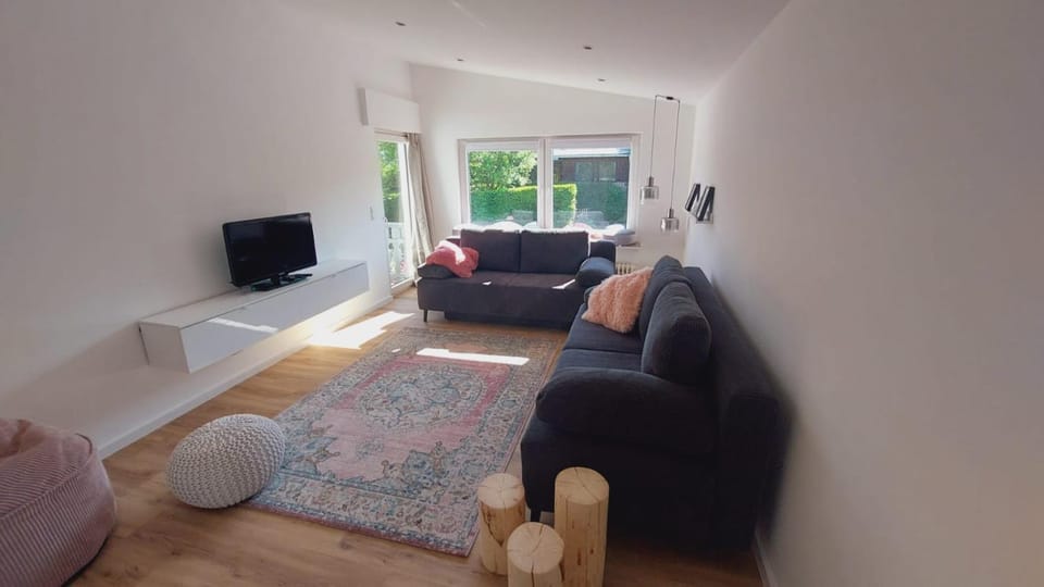 Communal lounge/ TV room, TV and multimedia, Living room, Seating area