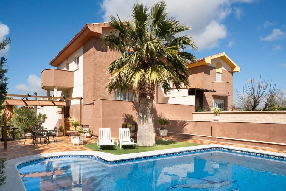 Pool view, Swimming pool, sunbed
