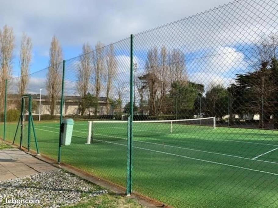 Tennis court, Tennis court