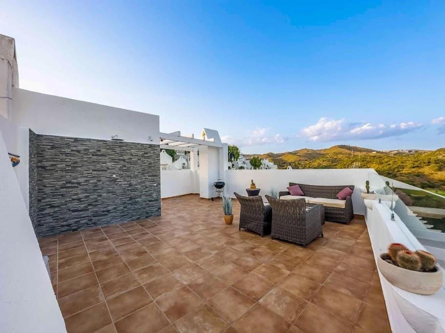 97-Townhouse With Roof Terrace & Views, Marbella Apartment in Marbella