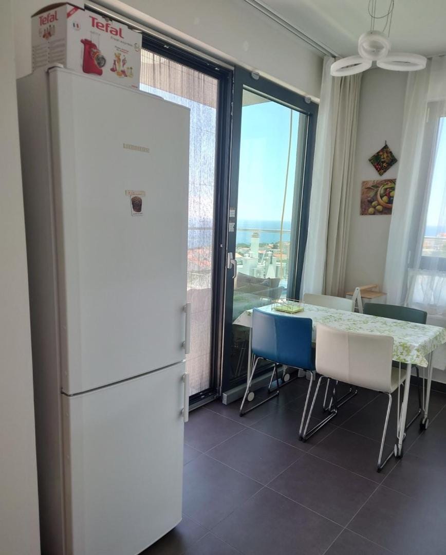 Kitchen or kitchenette, Seating area
