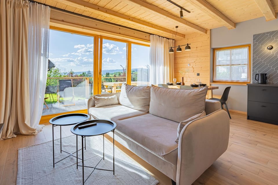 Skiing, TV and multimedia, Living room, Seating area, Dining area, Lake view, Lake view, Mountain view, Mountain view, pet friendly, pet friendly