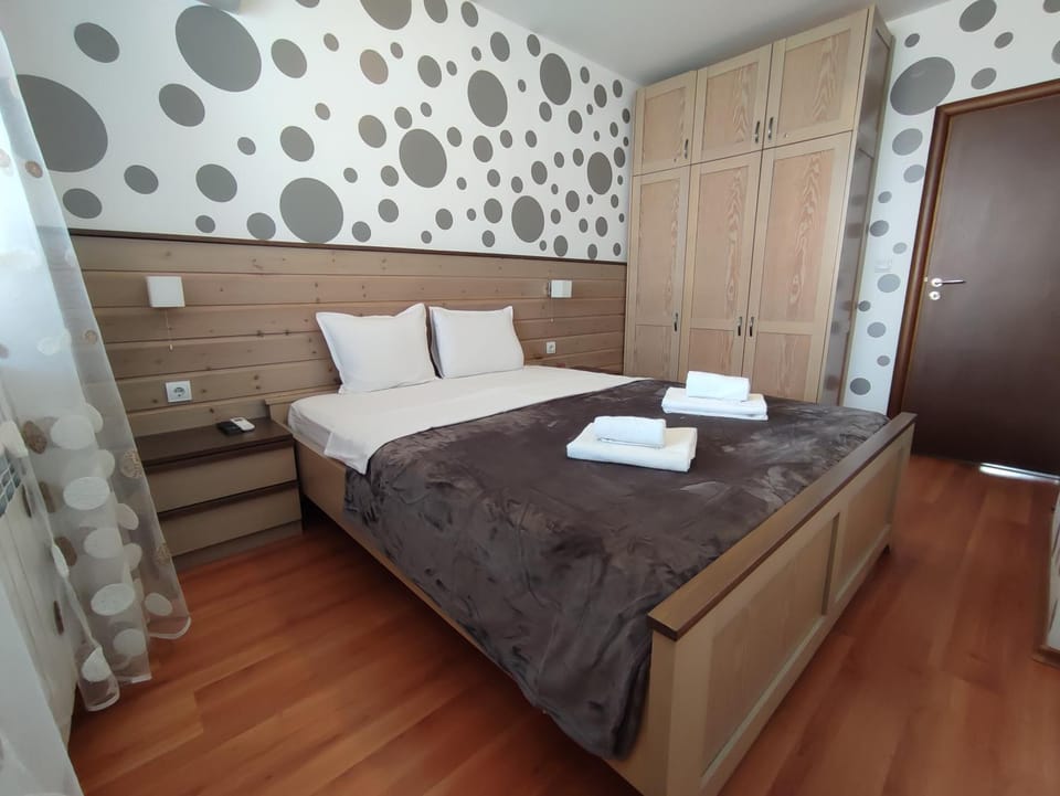 Bed, Bedroom, towels, wardrobe