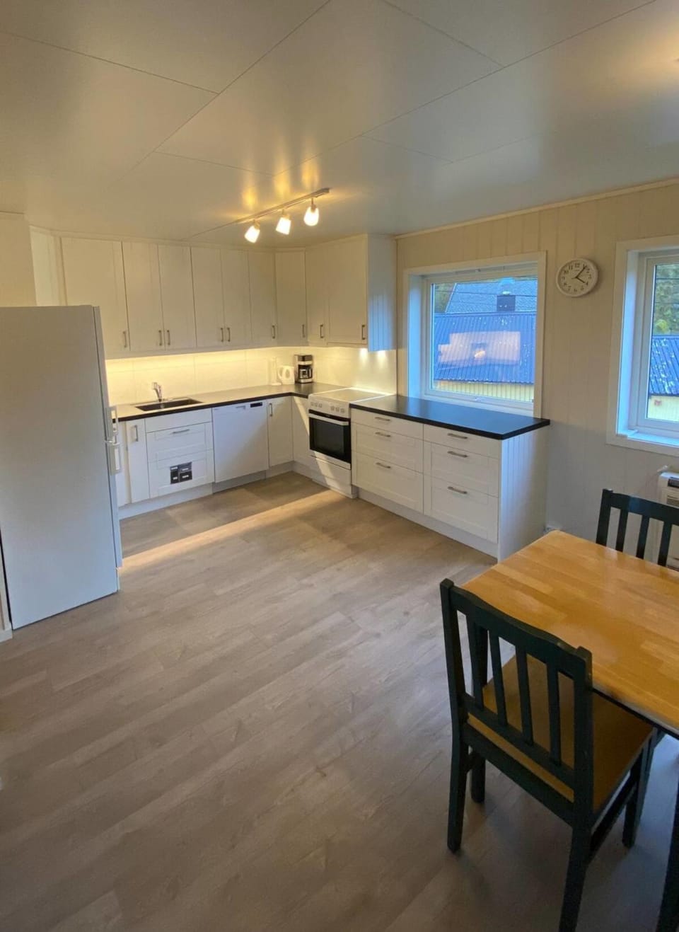 Kitchen or kitchenette, Dining area, dishwasher, oven, stove, kitchen