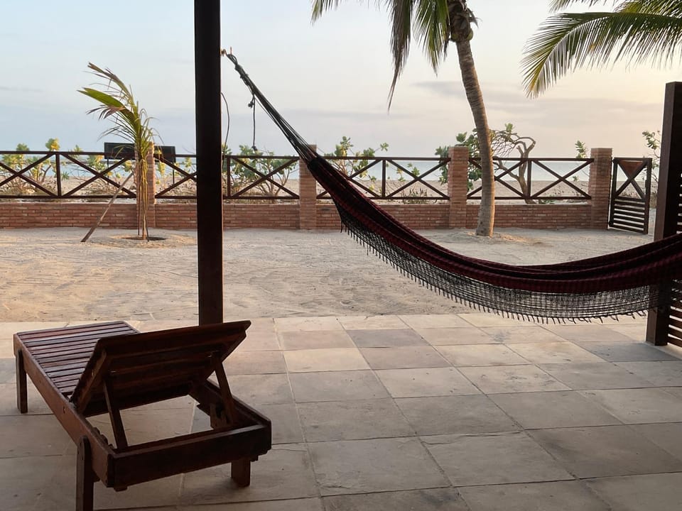 BEACH HOUSE - Loggia Suite 4 - com cozinha - na praia -BEACHFRONT Apartment in State of Ceará