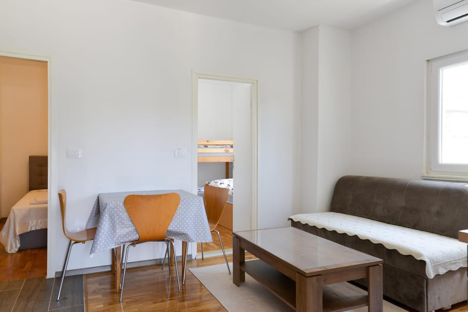 Living room, Seating area, air conditioner
