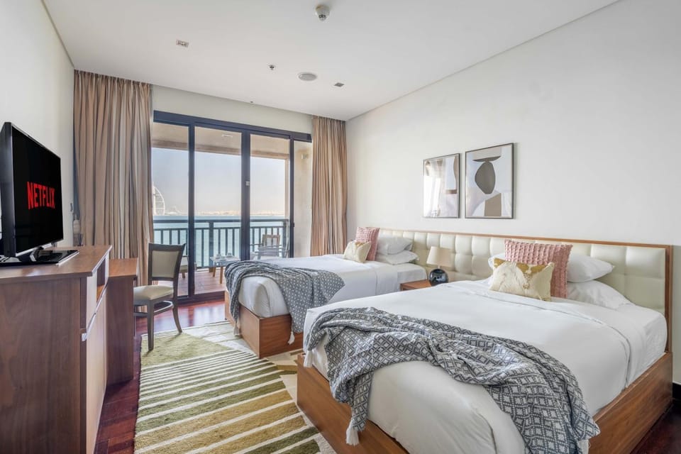 GuestReady - Burj Al Arab view at Royal Amwaj Apartment in Dubai