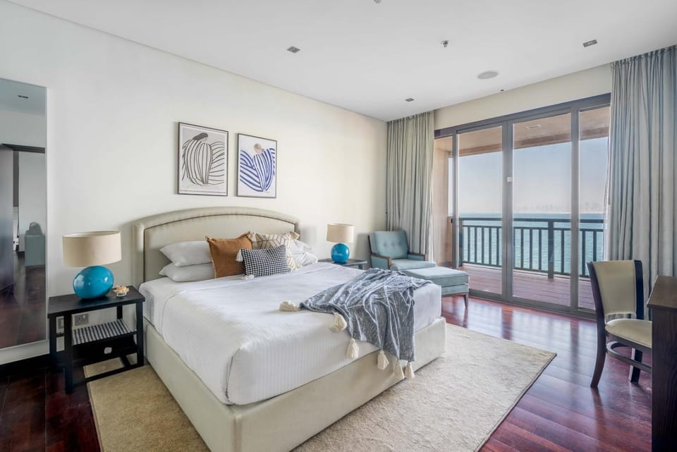 GuestReady - Burj Al Arab view at Royal Amwaj Apartment in Dubai