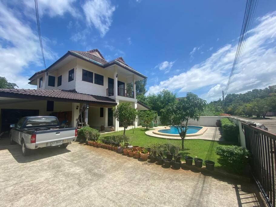Thai style 3 bedroom pool house. House in Khuekkhak
