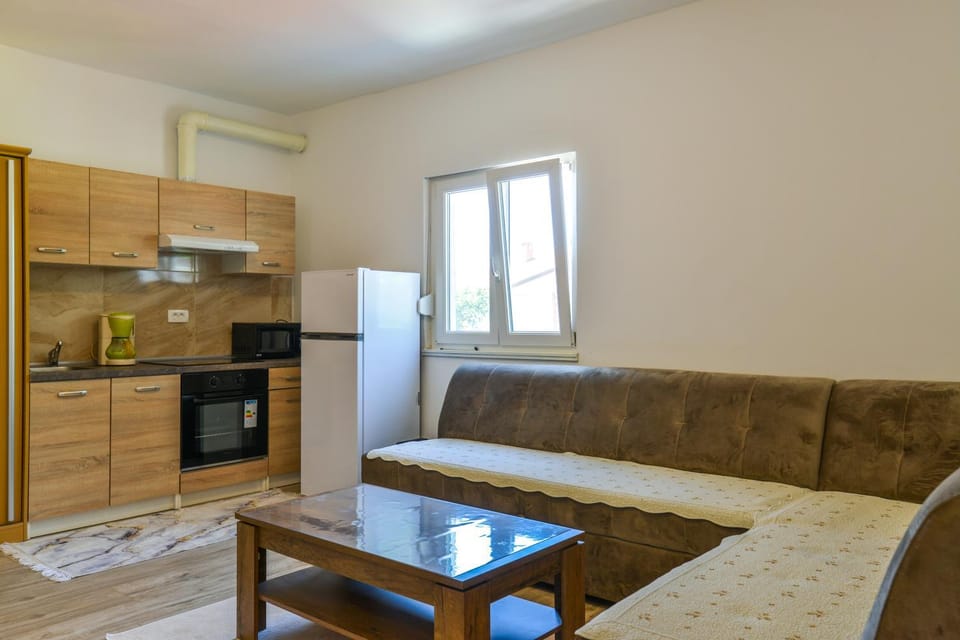 Kitchen or kitchenette, Living room, Seating area, minibar, pet friendly, stove