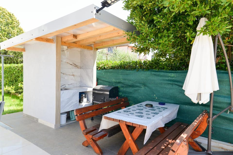 Patio, BBQ facilities, Garden