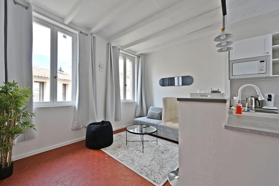 Kitchen or kitchenette, Seating area, Dining area