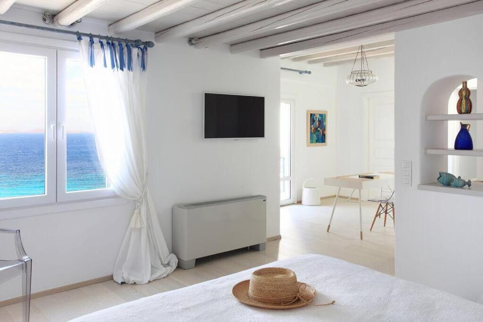 Photo of the whole room, Bedroom, Sea view