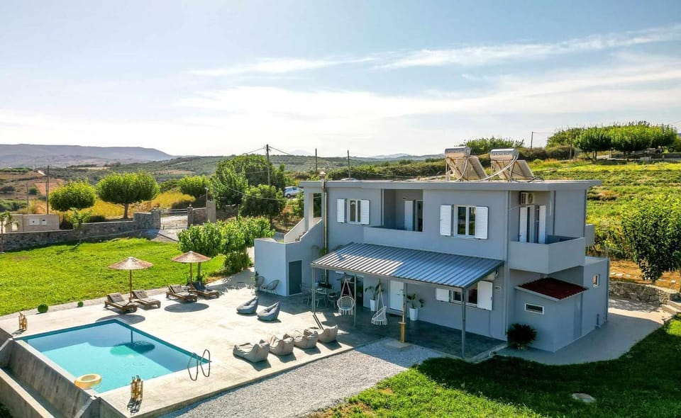 Property building, Swimming pool, Location