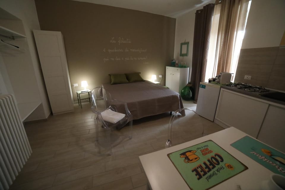 Bed, Kitchen or kitchenette, Photo of the whole room, Bedroom