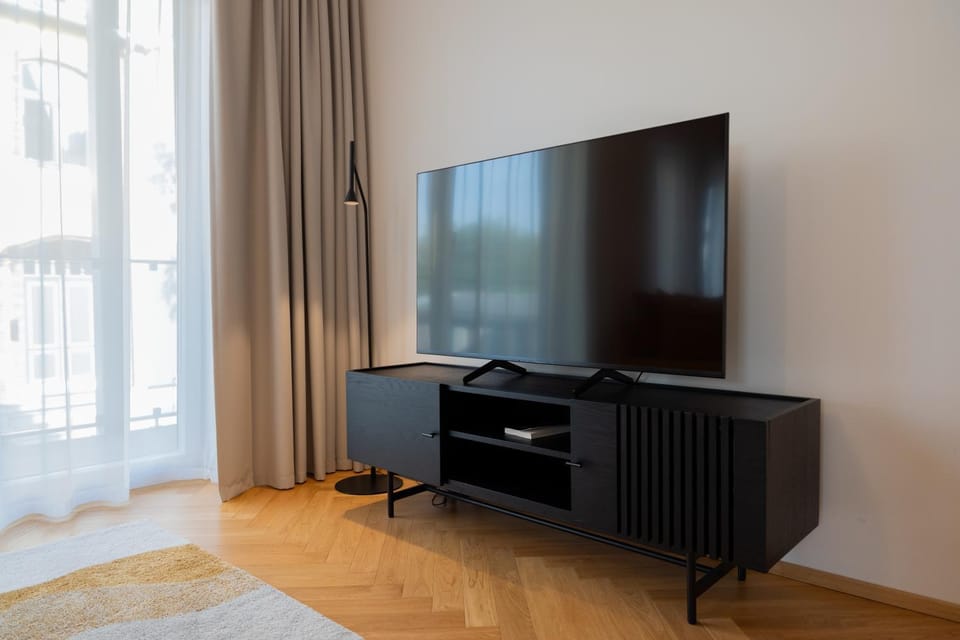 Communal lounge/ TV room, TV and multimedia, Living room, Evening entertainment