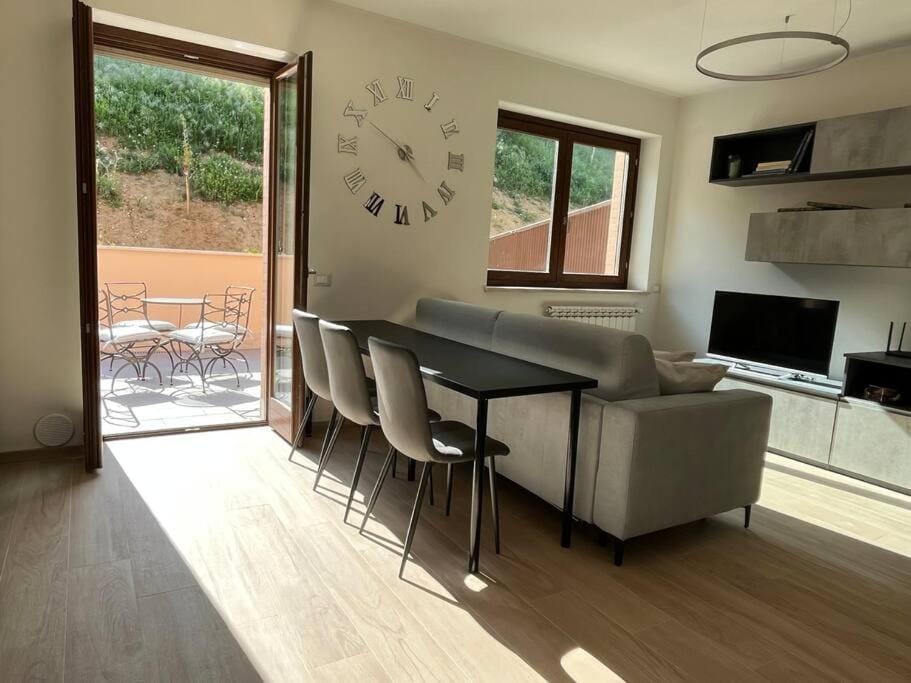 TV and multimedia, Kitchen or kitchenette, Living room, Dining area