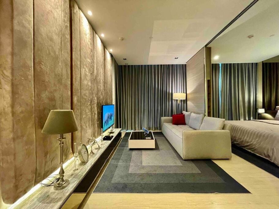 Luxurious in Prime Area Bangkok (PickupService) Apartment in Bangkok