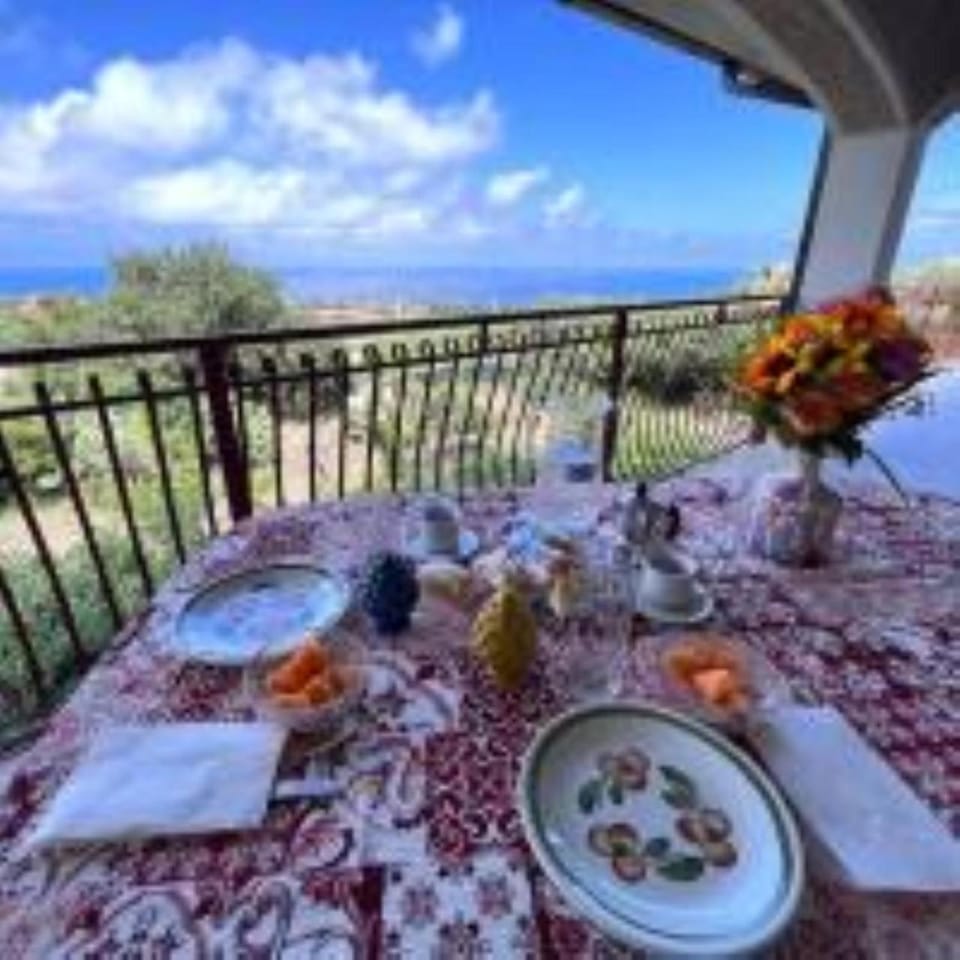 Day, Natural landscape, View (from property/room), Balcony/Terrace, Food and drinks, Dining area, Food, Sea view, Drinks