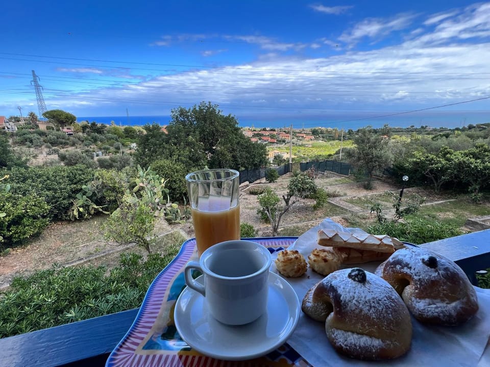 Day, Natural landscape, Food and drinks, Food, Sea view, Continental breakfast