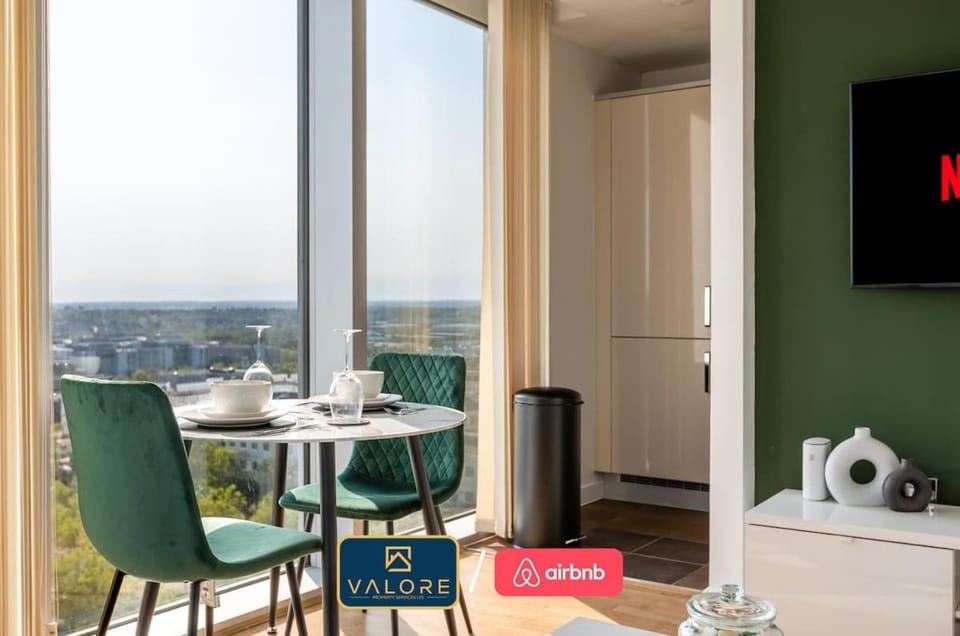 Stunning 1-bed, Central MK, Free Parking, Smart TV By Valore Property Services House in Milton Keynes