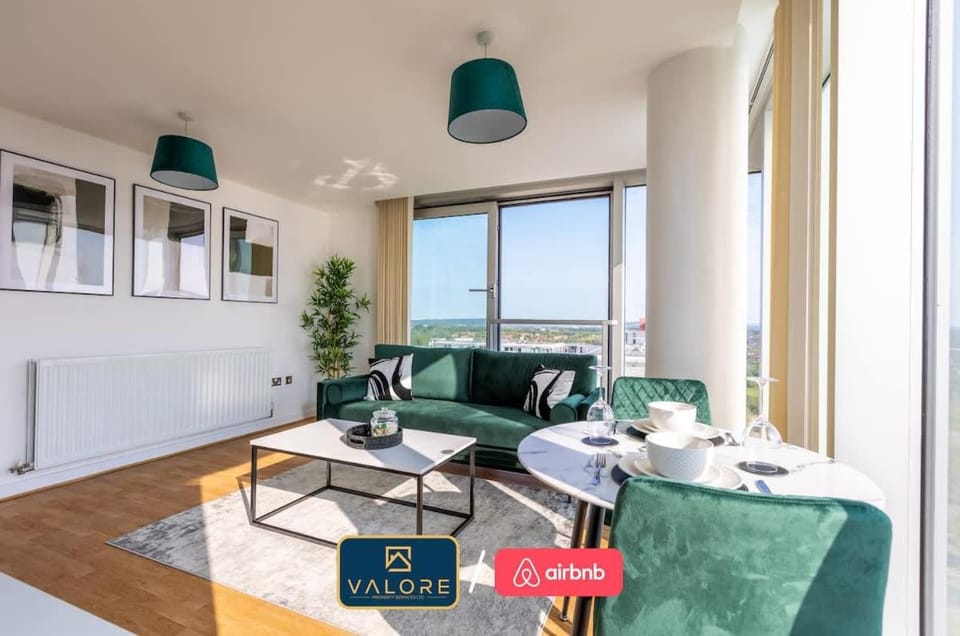 Stunning 1-bed, Central MK, Free Parking, Smart TV By Valore Property Services House in Milton Keynes