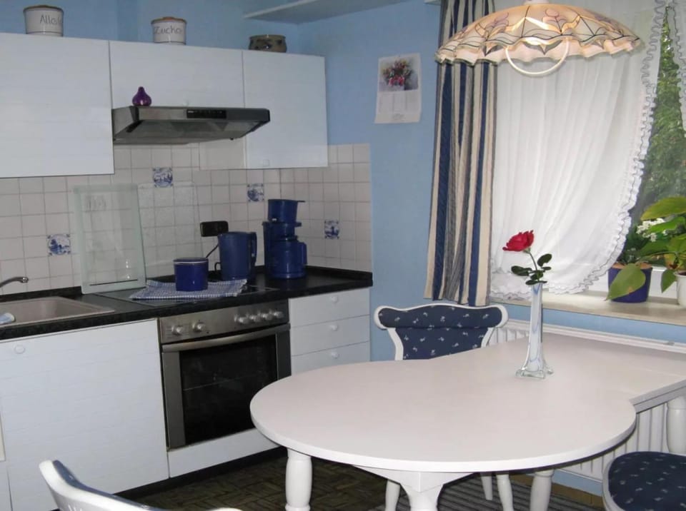 Property building, Kitchen or kitchenette, Living room