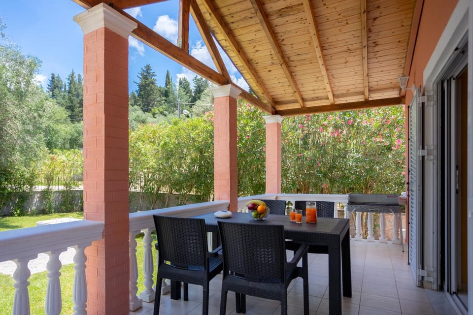 Day, Balcony/Terrace, Food and drinks, Dining area