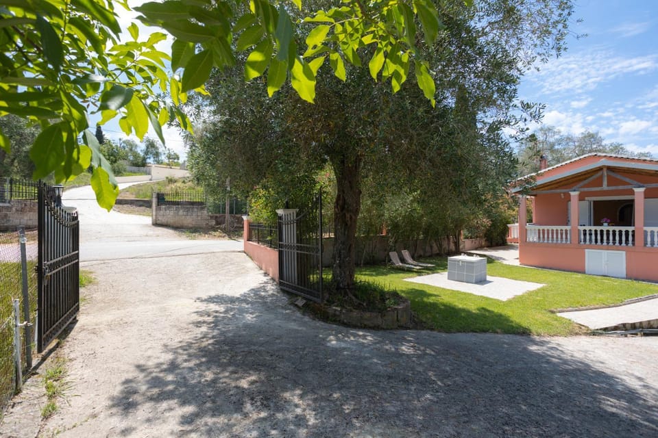 Property building, Neighbourhood, Garden view, Street view