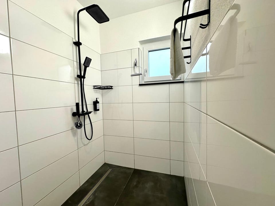 Shower, towels