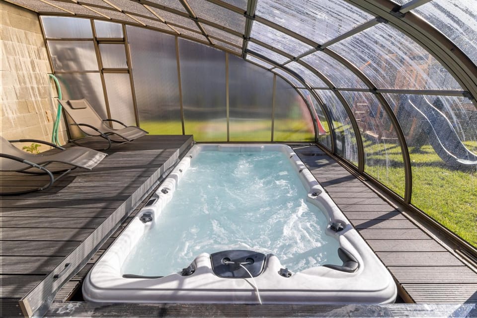 Hot Tub, Pool view, Swimming pool, Swimming pool, sunbed