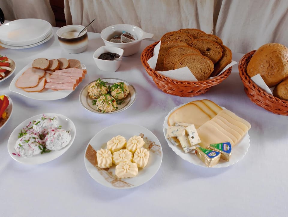 Food and drinks, Food, Breakfast, Continental breakfast, Buffet breakfast