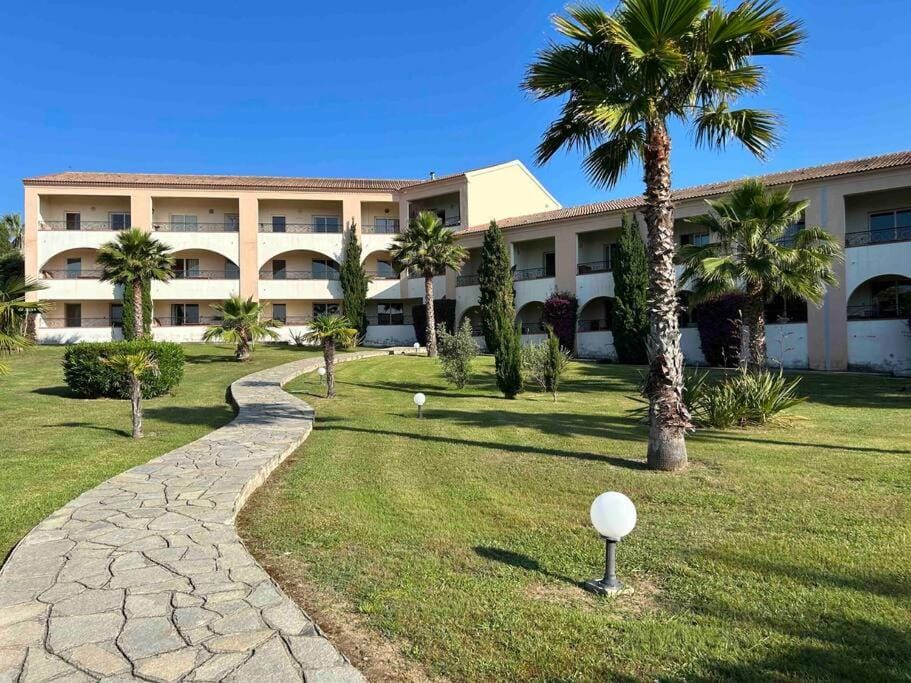 Appartement, 60m2, 6 couchages avec piscines à Marine de Bravone, Linguizetta, résidence Sognu Di mare Corse Apartment in Linguizzetta