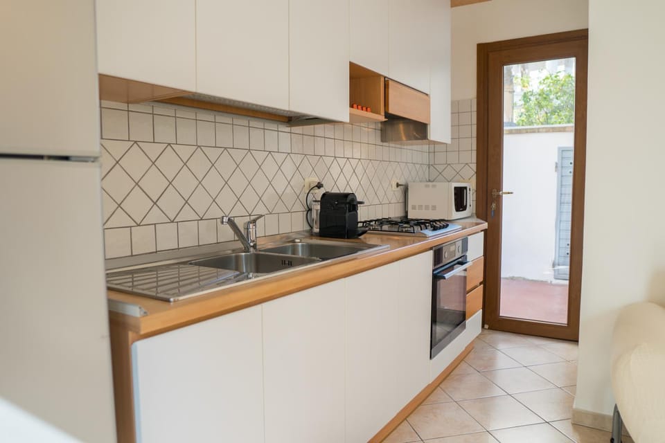 Kitchen or kitchenette, minibar, pet friendly, stove