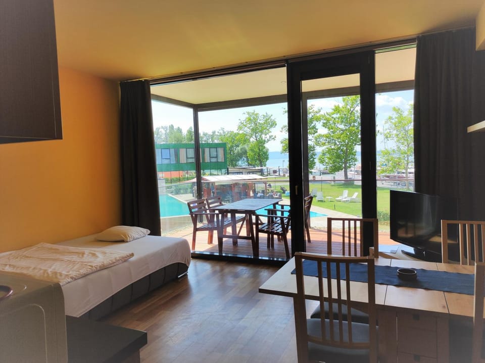 Bed, View (from property/room), Balcony/Terrace, Living room, Dining area