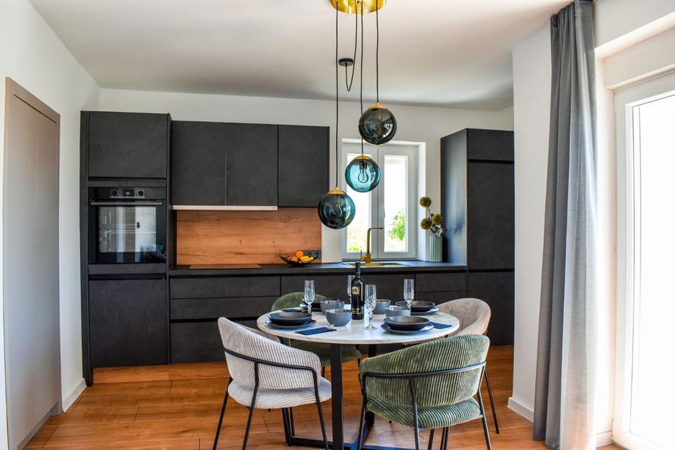 Kitchen or kitchenette, Dining area, minibar, pet friendly, stove