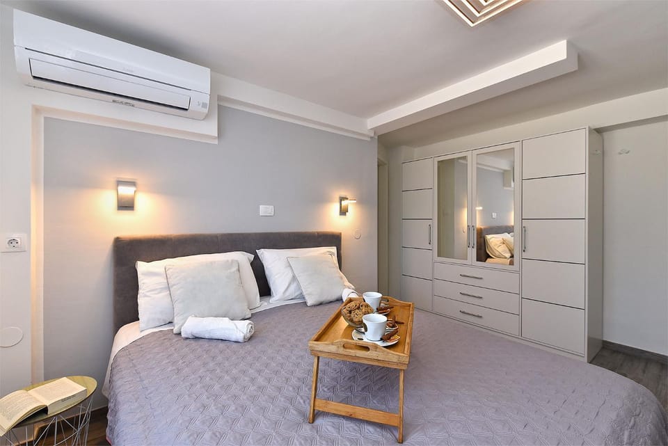 Bed, Bedroom, air conditioner
