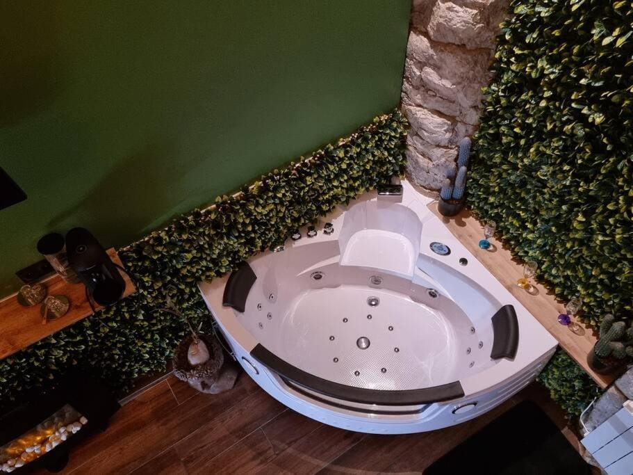 Hot Tub, Spa and wellness centre/facilities