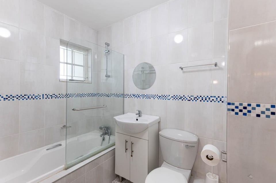 Shower, Toilet, Bath, towels