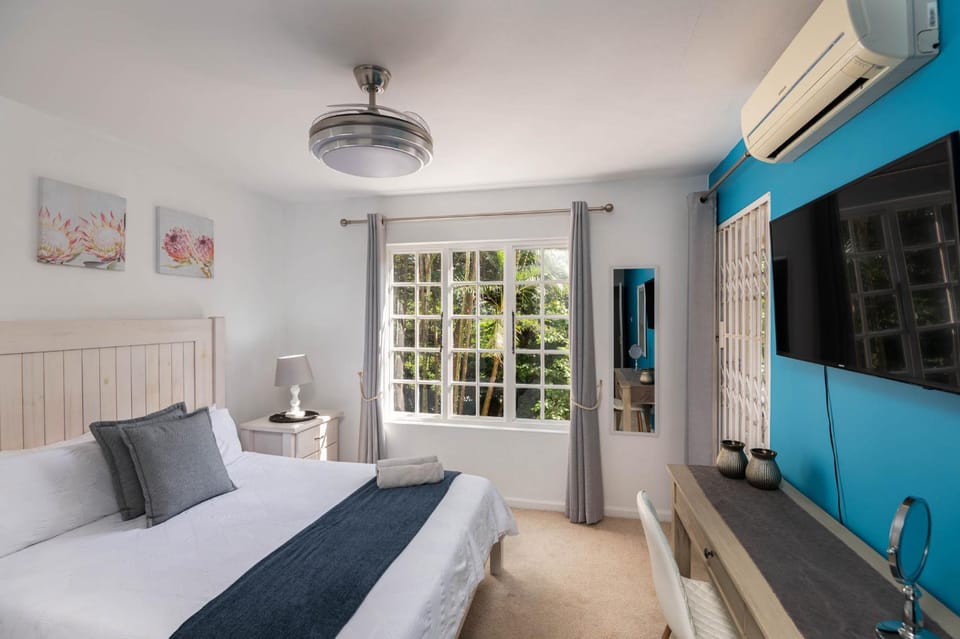 Bedroom, air conditioner